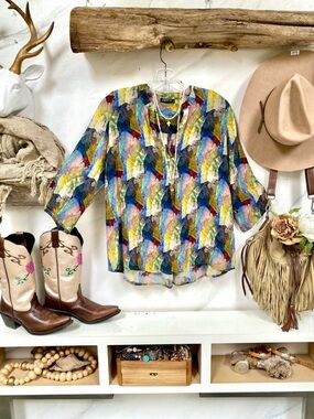 Striking multicoloured boho blouse w resort vacay vibe
